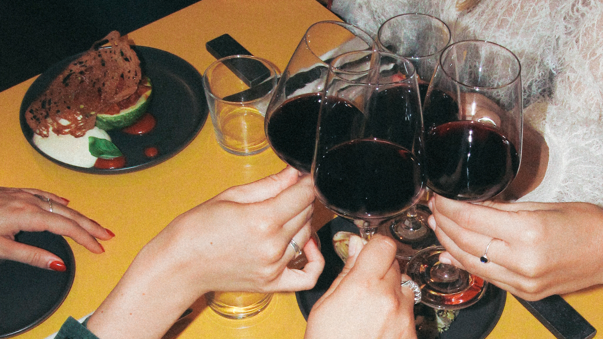 interno-tre-slider-aperture-festive